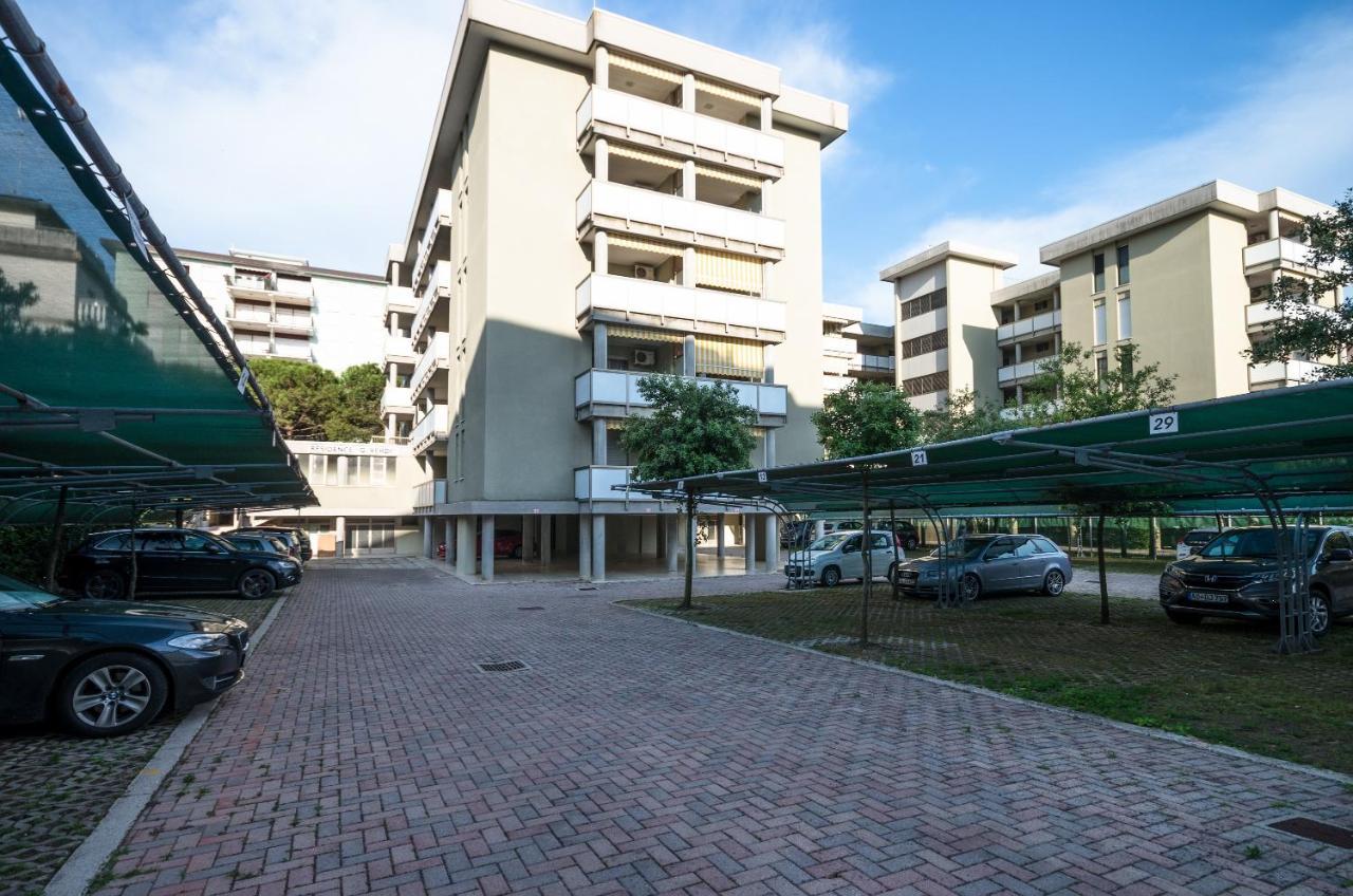 Residence G. Verdi Бибионе Экстерьер фото